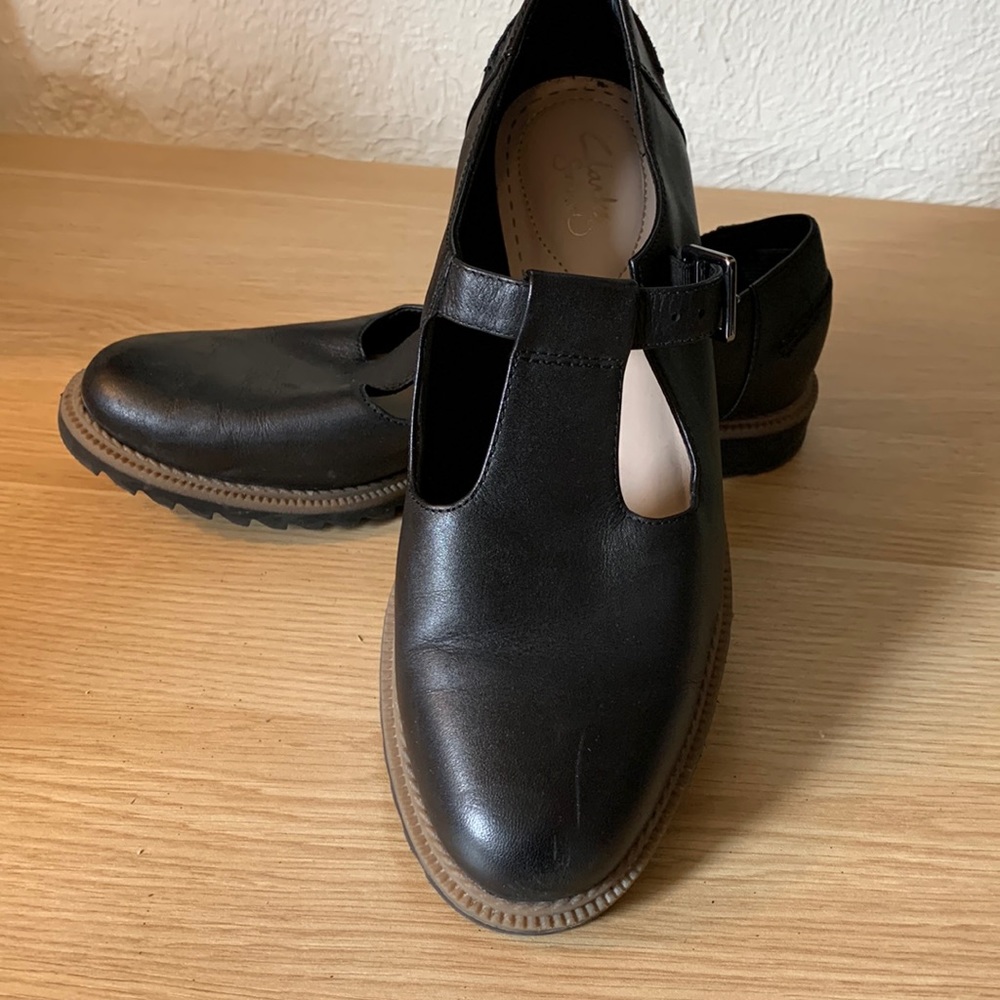 Clarks Sometset T strap leather Mary Jane shoe 8
